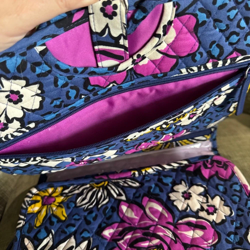 Vera Bradley NWT African Violet Hanging Toiletry Travel Bag Blue Floral Quilt